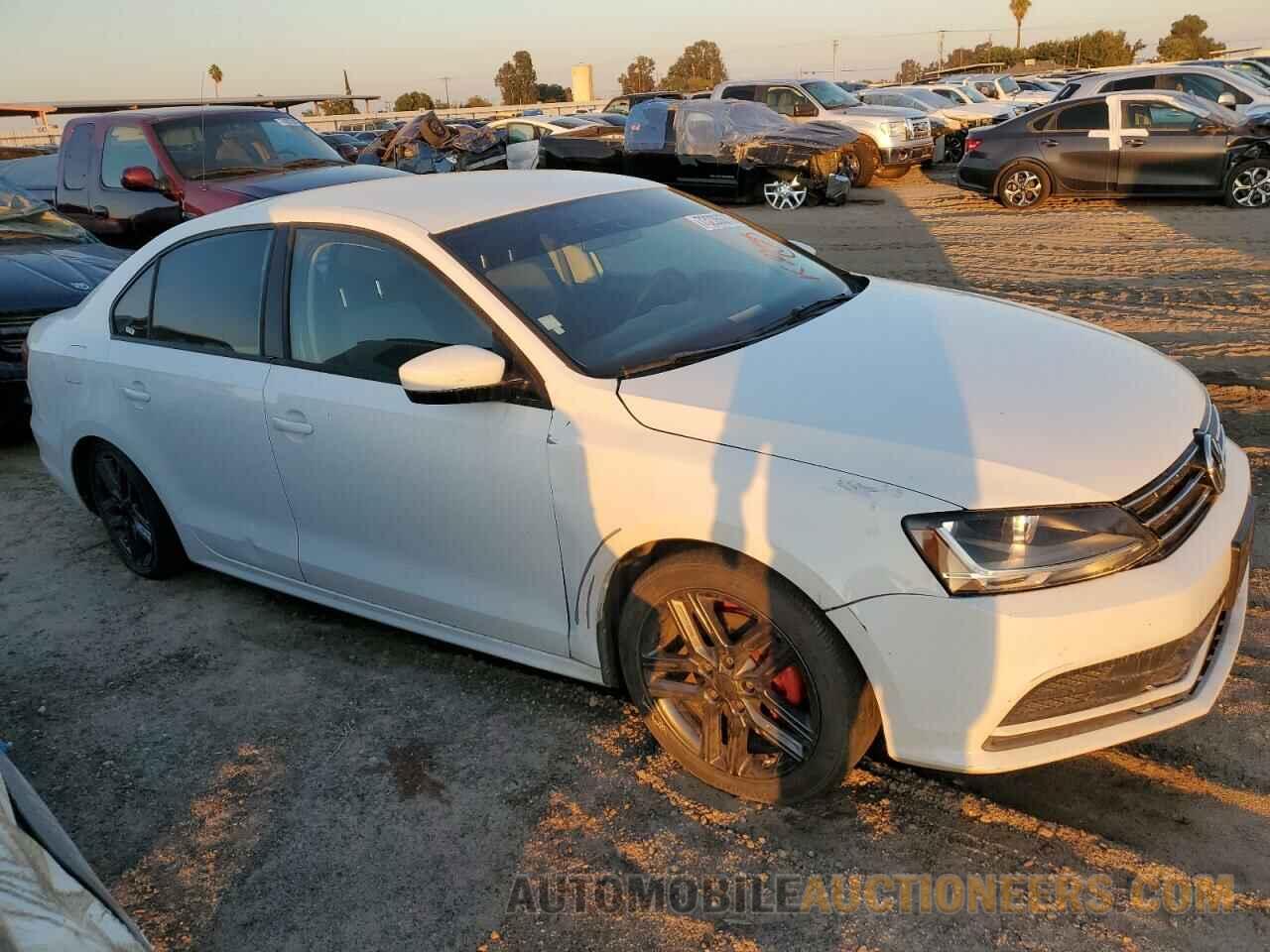 3VW2B7AJ9JM240260 VOLKSWAGEN JETTA 2018