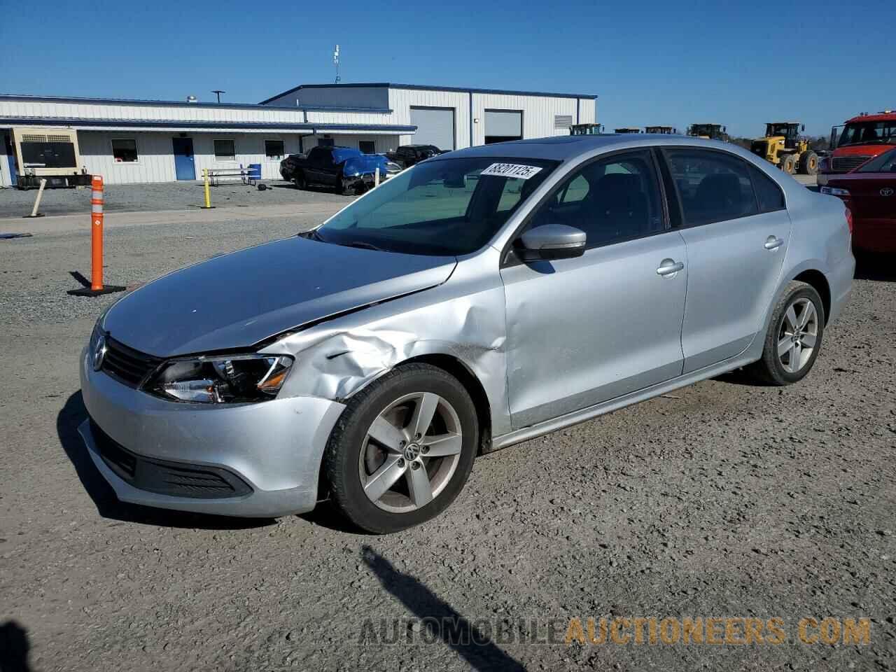 3VW3L7AJ2BM113353 VOLKSWAGEN JETTA 2011