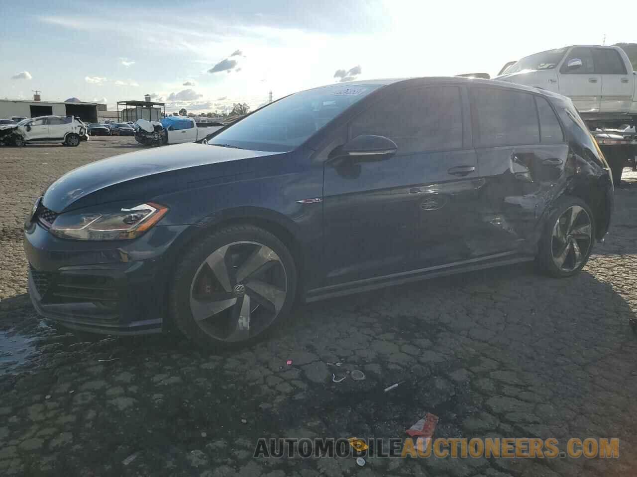 3VW547AU0JM283984 VOLKSWAGEN GTI 2018