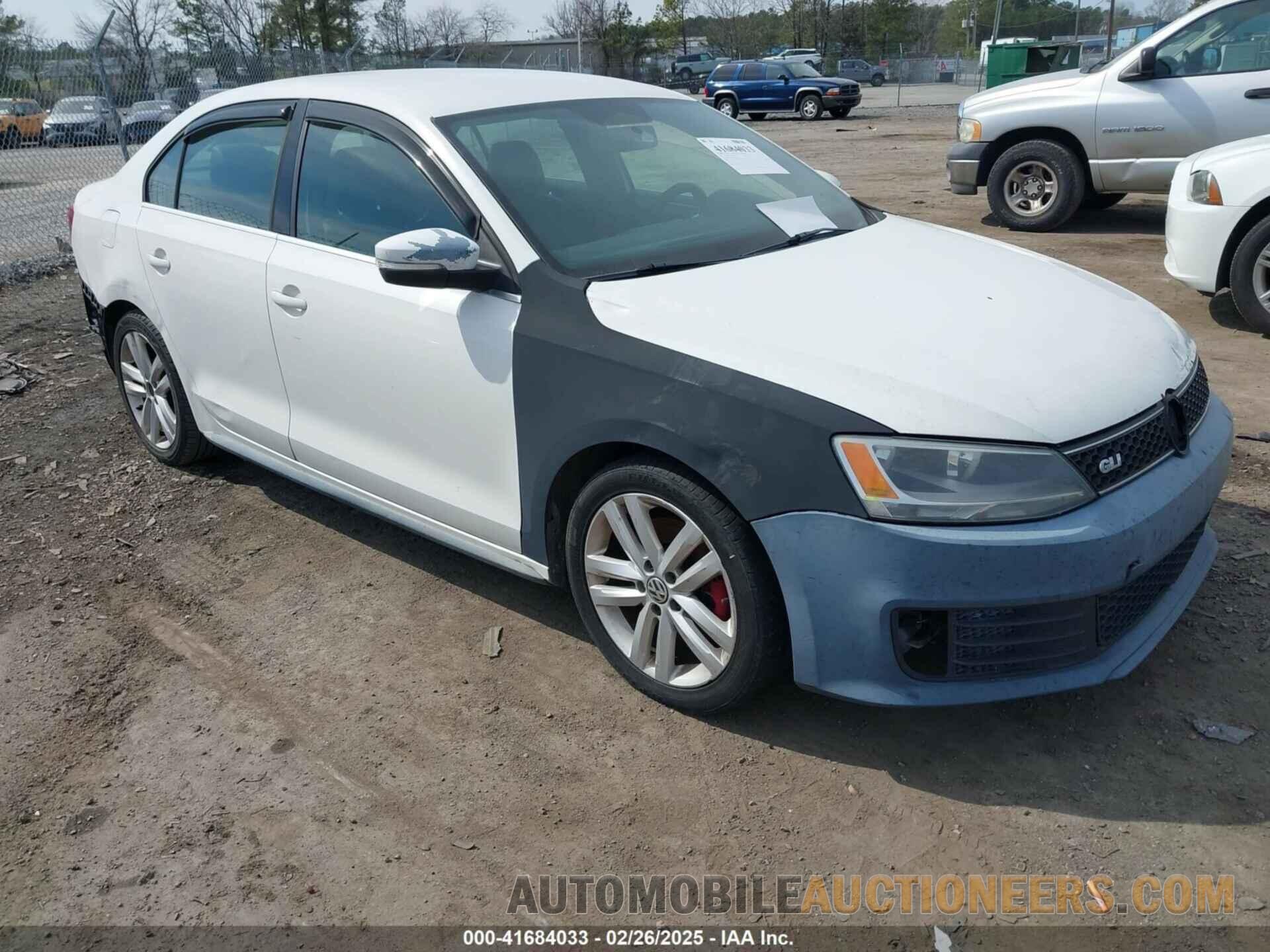 3VW567AJ8CM366548 VOLKSWAGEN JETTA 2012