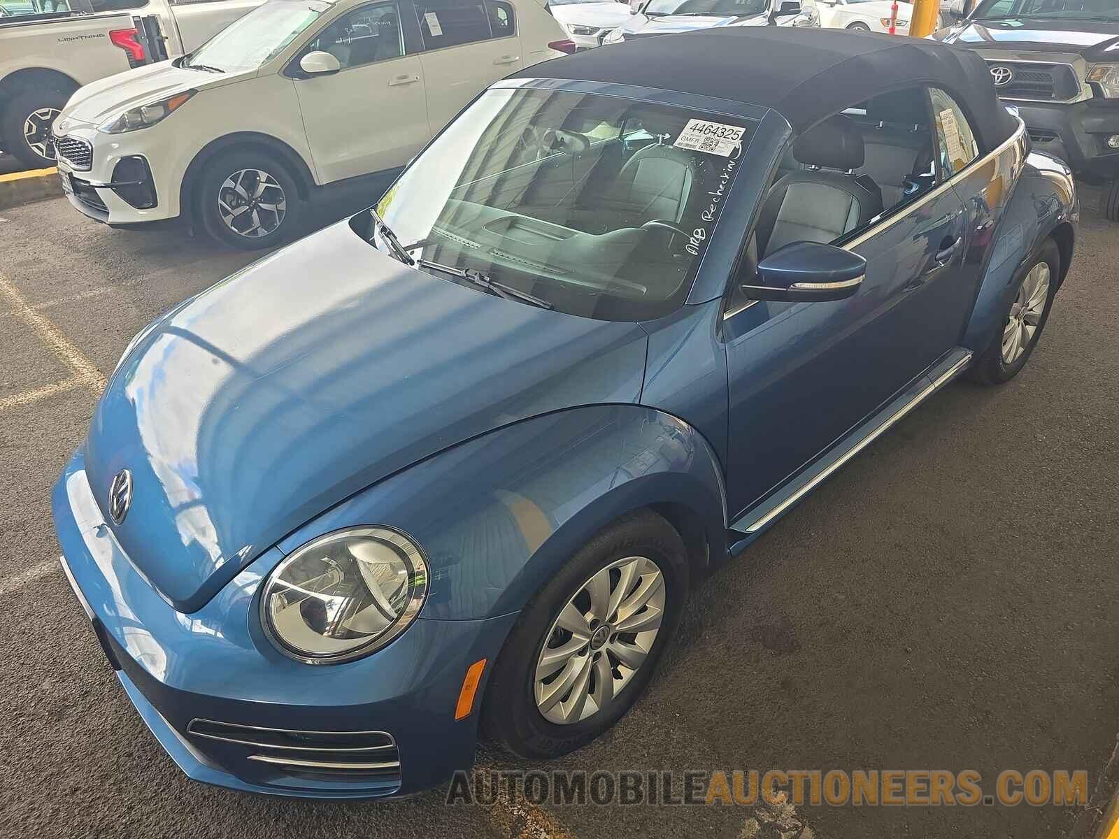 3VW5DAAT3JM514946 Volkswagen Beetle Convertible 2018