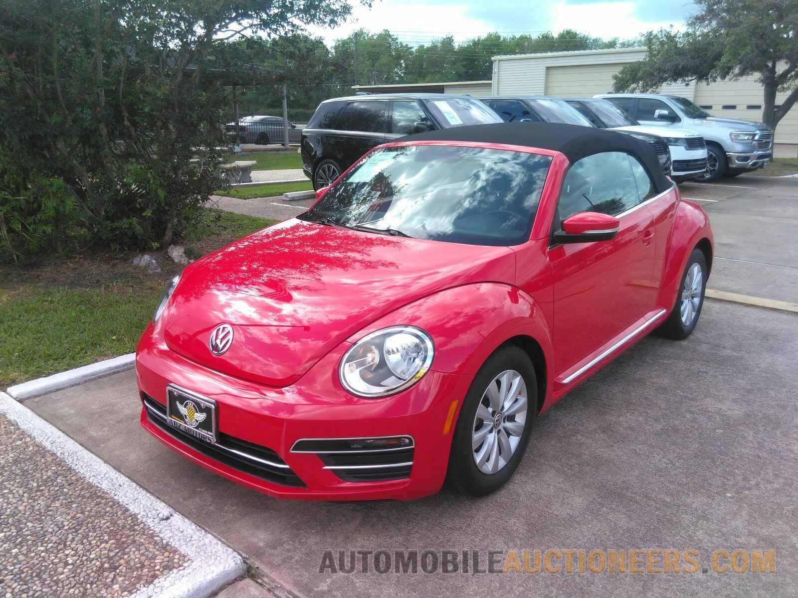 3VW5DAAT5JM516052 Volkswagen Beetle Convertible 2018