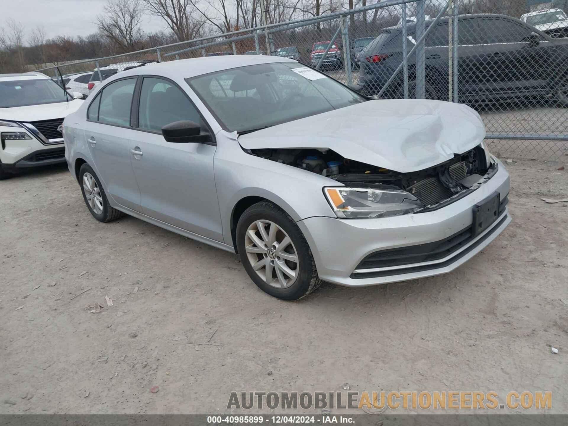 3VWB17AJ8FM425491 VOLKSWAGEN JETTA 2015