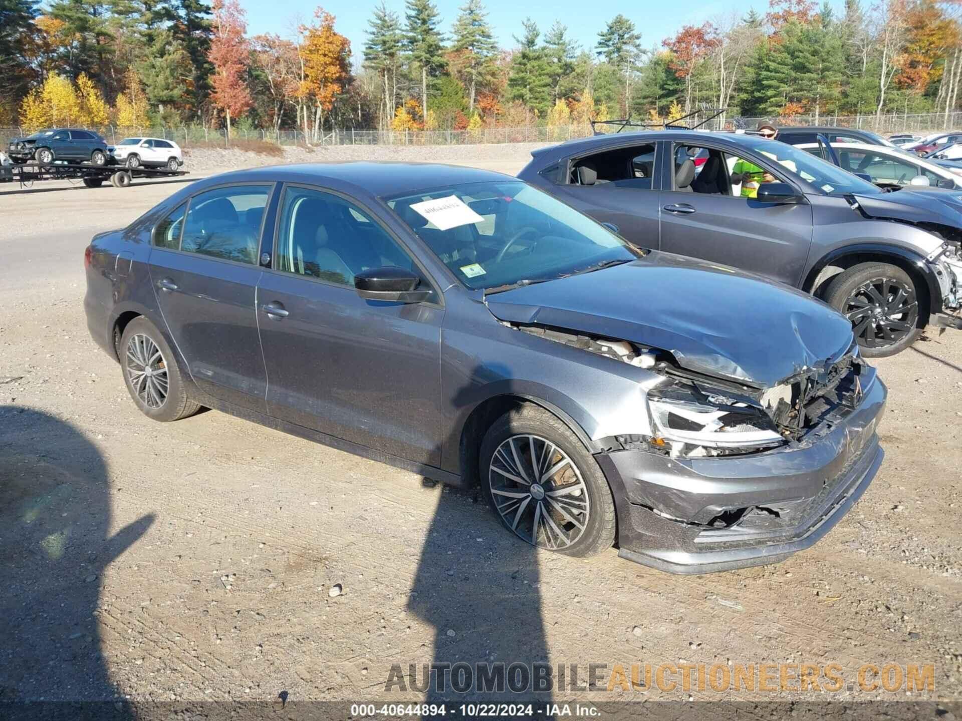 3VWB67AJ9JM215685 VOLKSWAGEN JETTA 2018