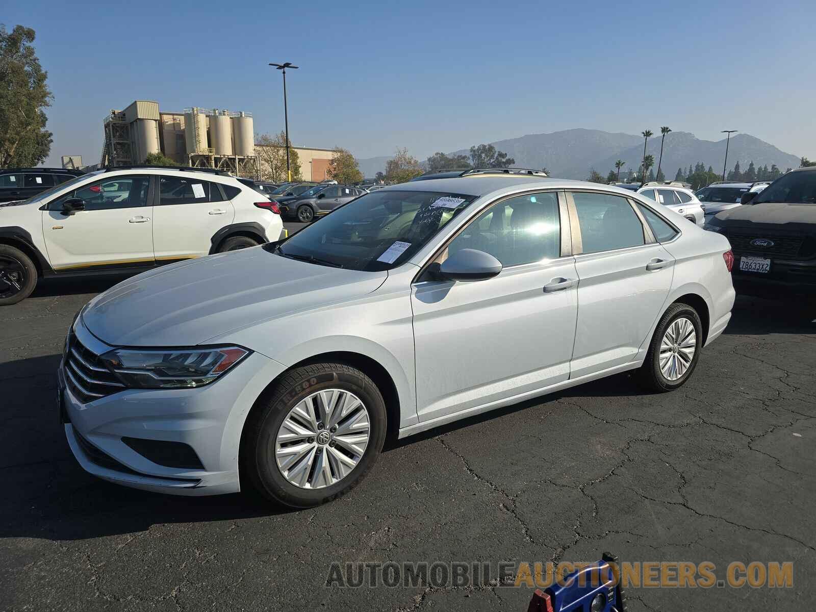 3VWC57BU5KM033709 Volkswagen Jetta 2019