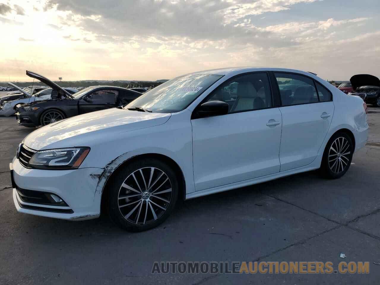 3VWD17AJ5GM240390 VOLKSWAGEN JETTA 2016