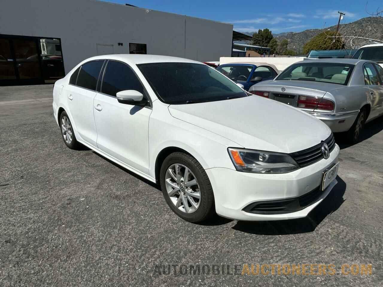 3VWDP7AJ3DM375300 VOLKSWAGEN JETTA 2013