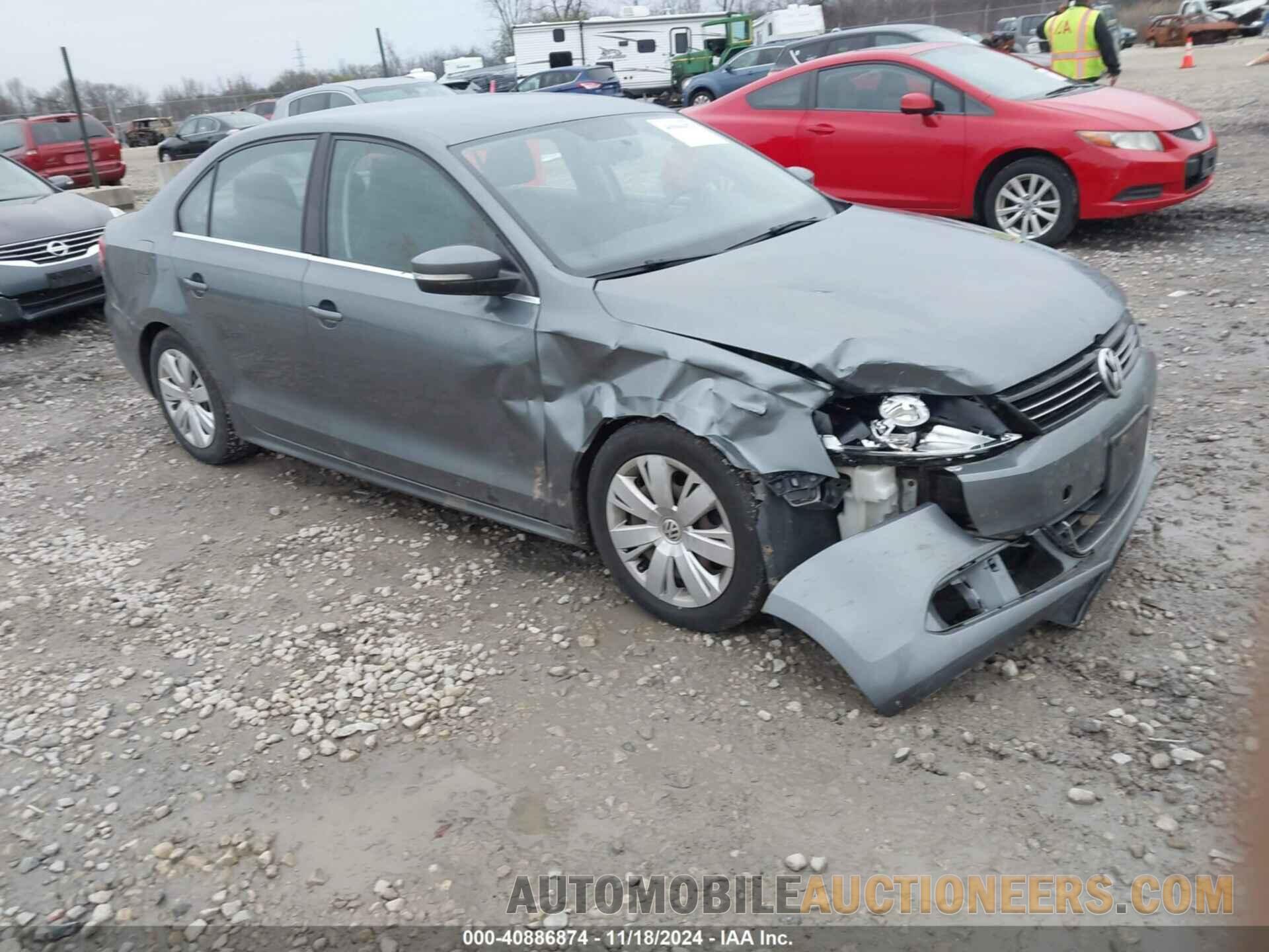 3VWDX7AJ1DM388403 VOLKSWAGEN JETTA 2013