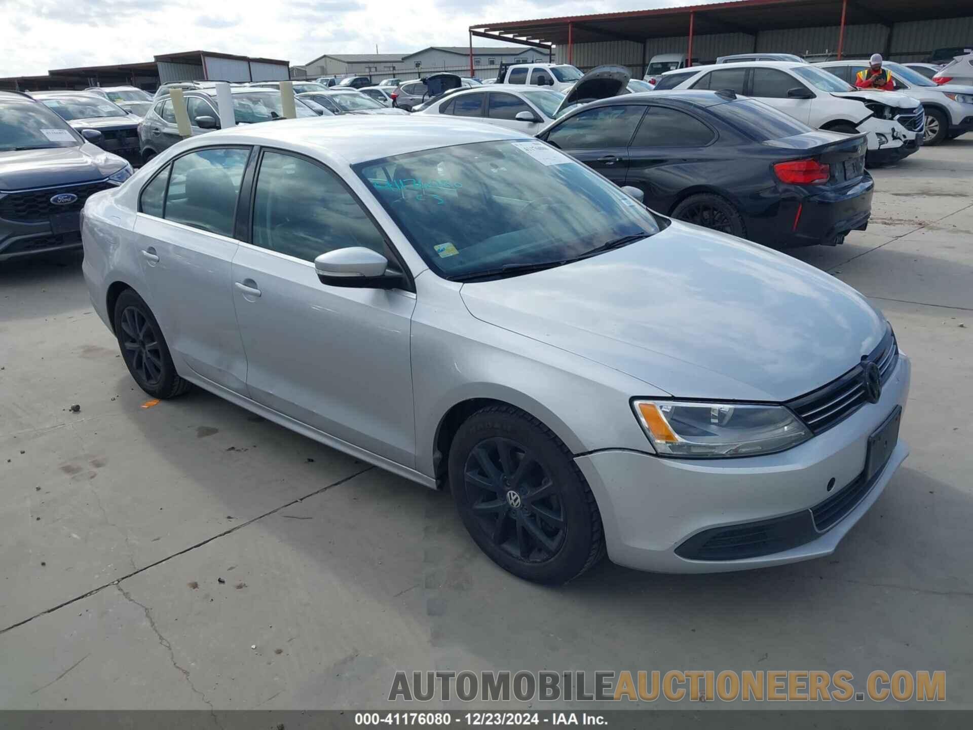 3VWDX7AJ2DM365275 VOLKSWAGEN JETTA 2013