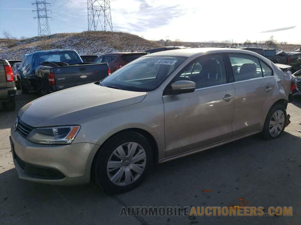 3VWDX7AJ5DM233725 VOLKSWAGEN JETTA 2013