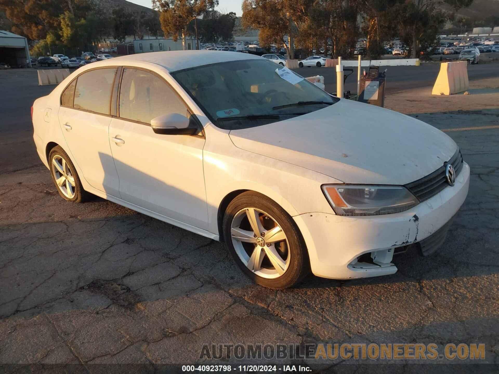 3VWDX7AJ7BM304307 VOLKSWAGEN JETTA 2011