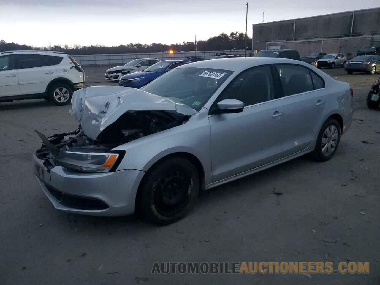 3VWDX7AJ9DM373342 VOLKSWAGEN JETTA 2013