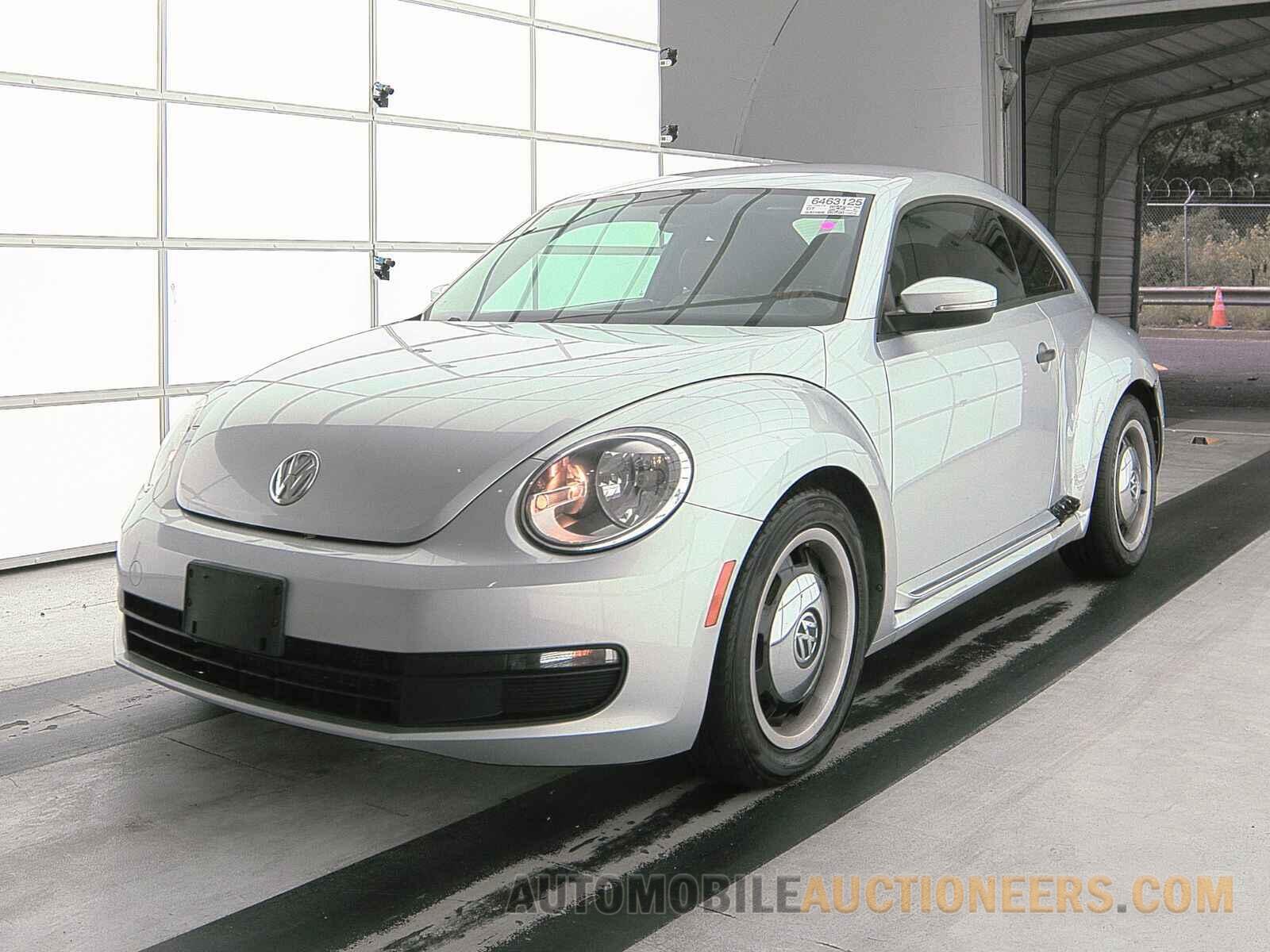 3VWF17AT2FM607108 Volkswagen Beetle 2015