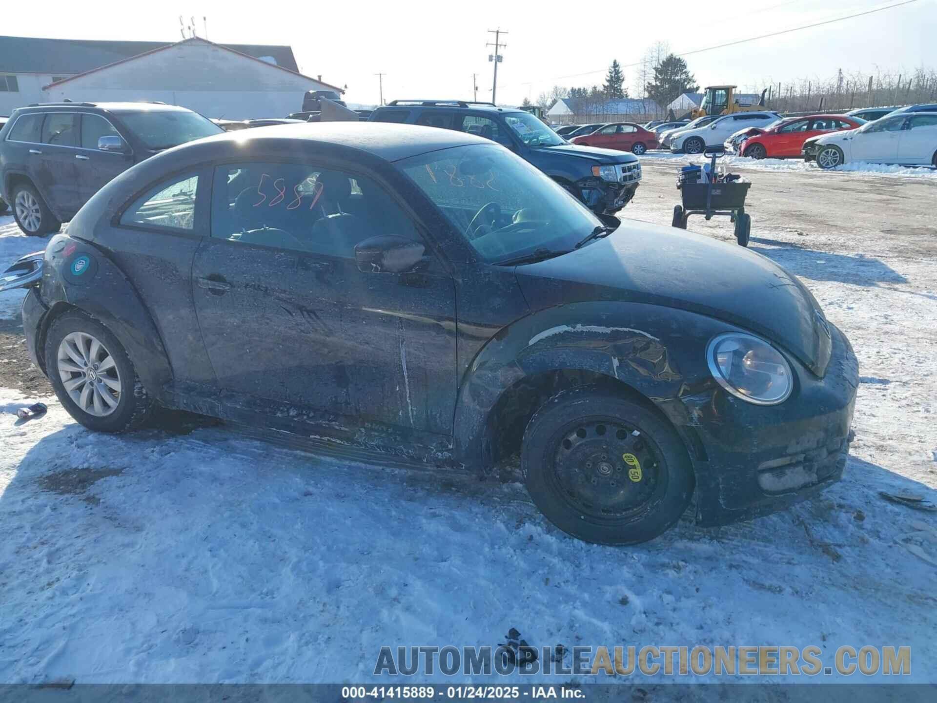 3VWF17AT4FM640451 VOLKSWAGEN BEETLE 2015