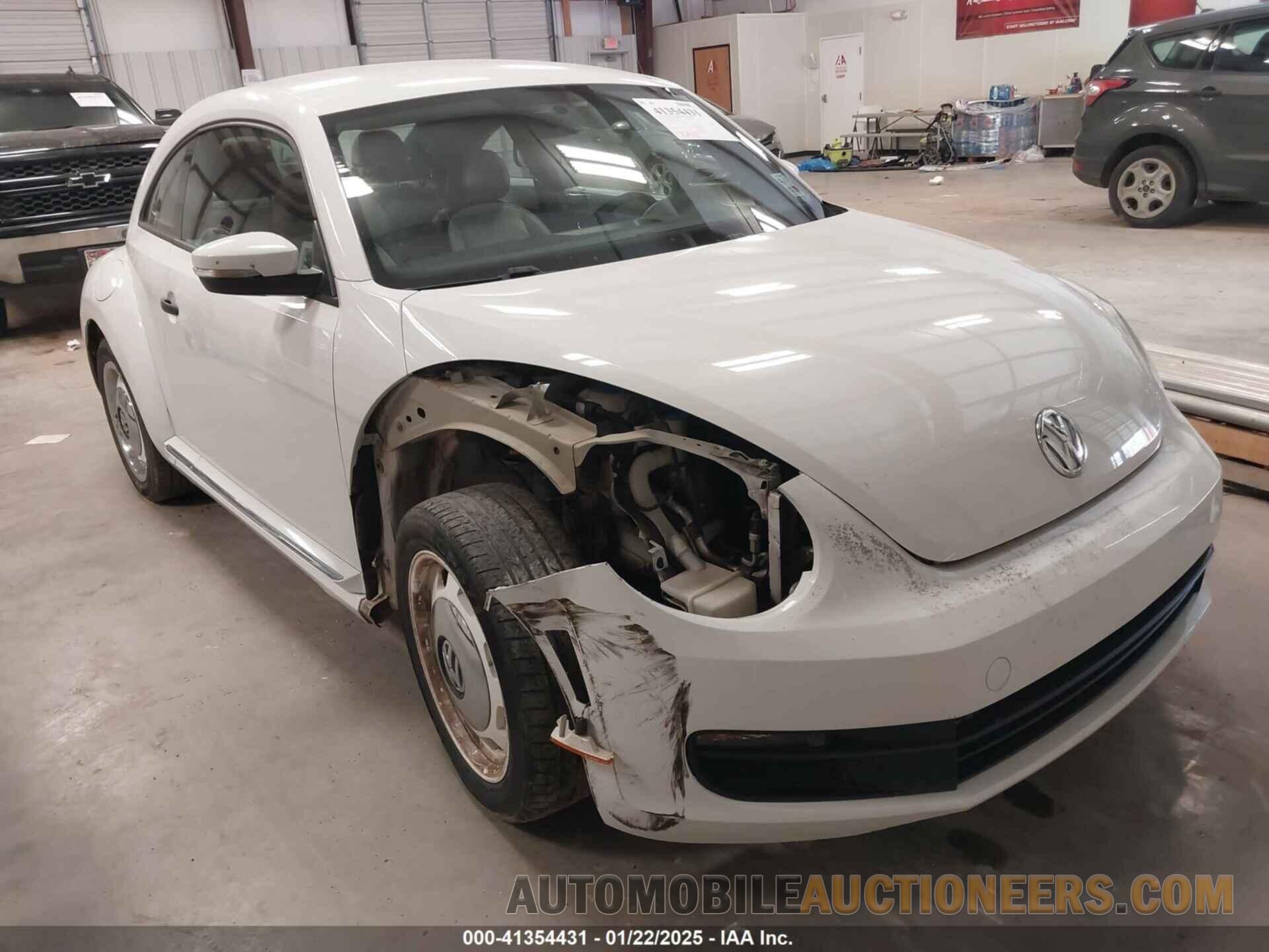 3VWF17AT9GM630581 VOLKSWAGEN BEETLE 2016