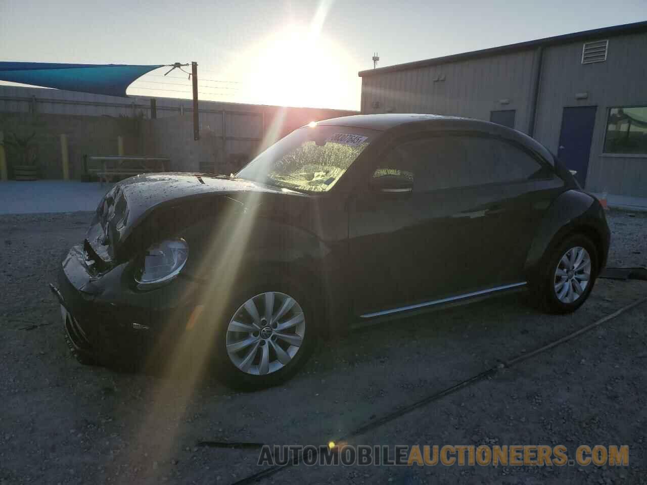 3VWFD7AT1KM712367 VOLKSWAGEN BEETLE 2019