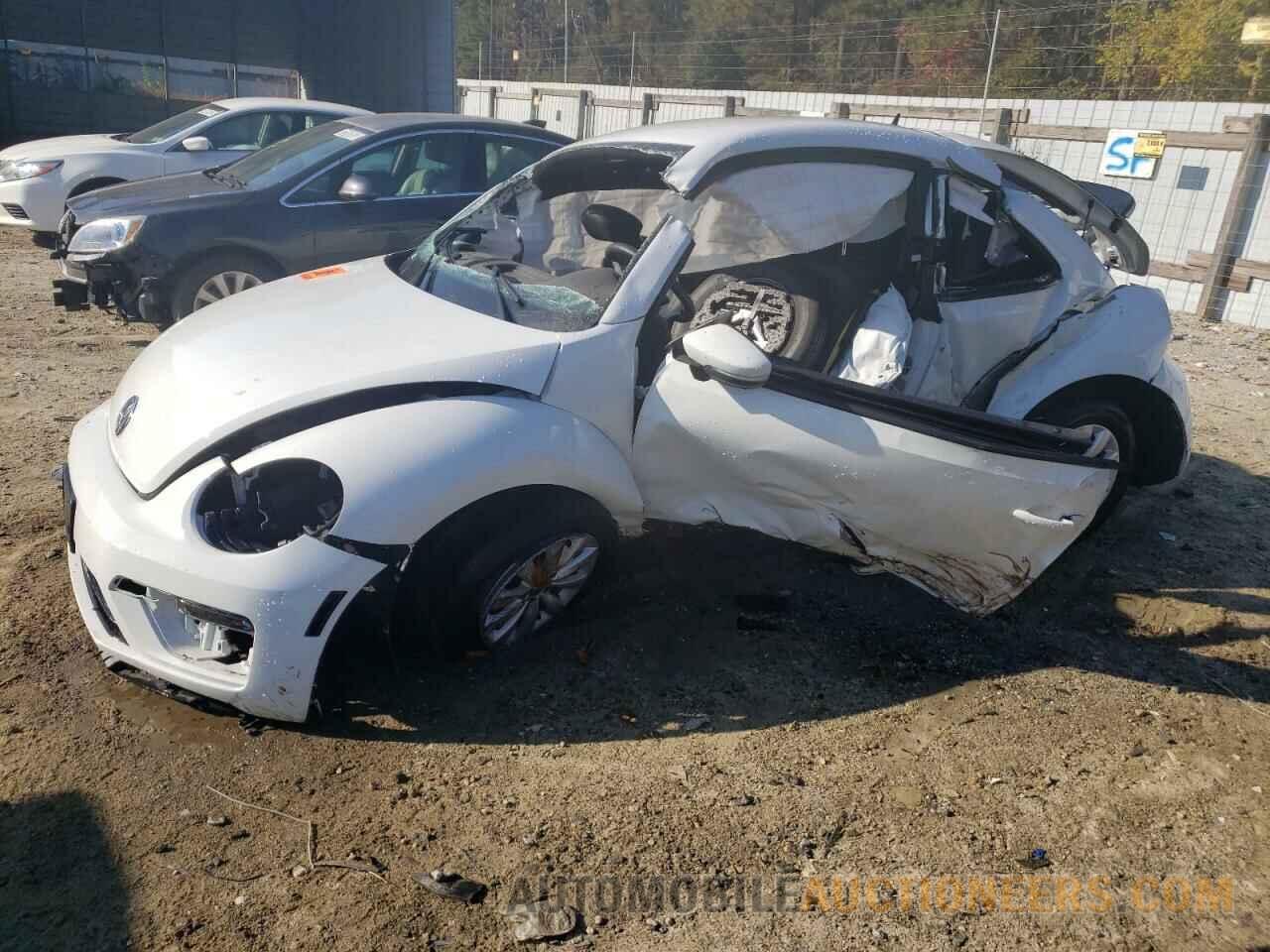 3VWFD7AT1KM718539 VOLKSWAGEN BEETLE 2019