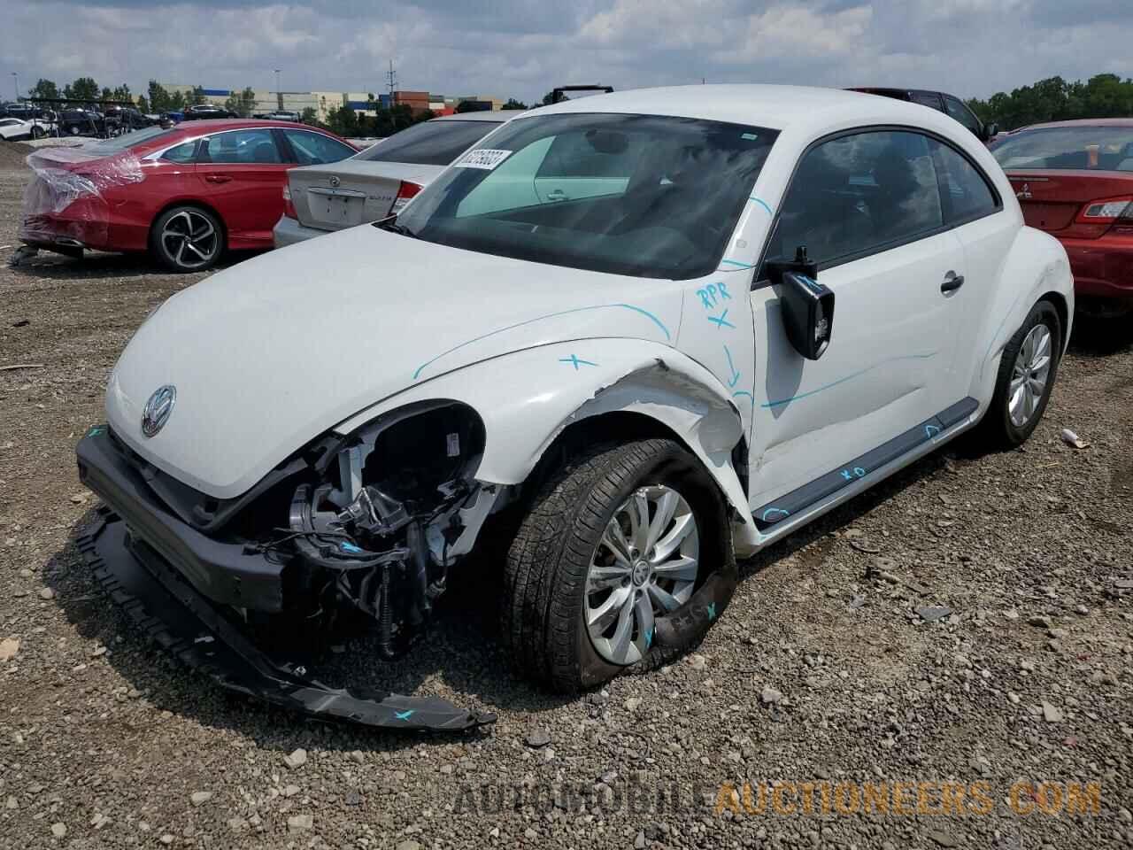 3VWFD7AT5JM719594 VOLKSWAGEN BEETLE 2018