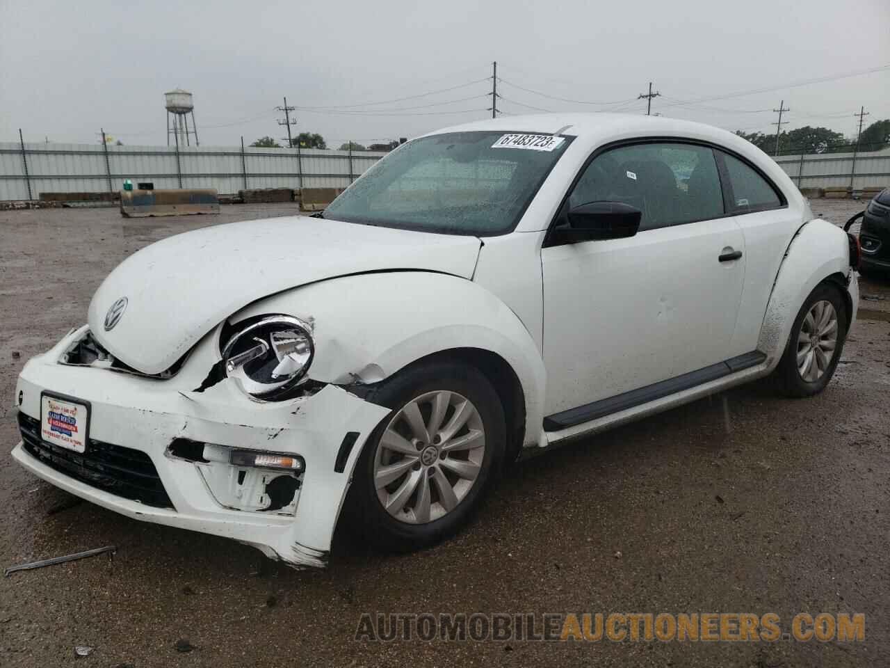 3VWFD7AT8JM702451 VOLKSWAGEN BEETLE 2018