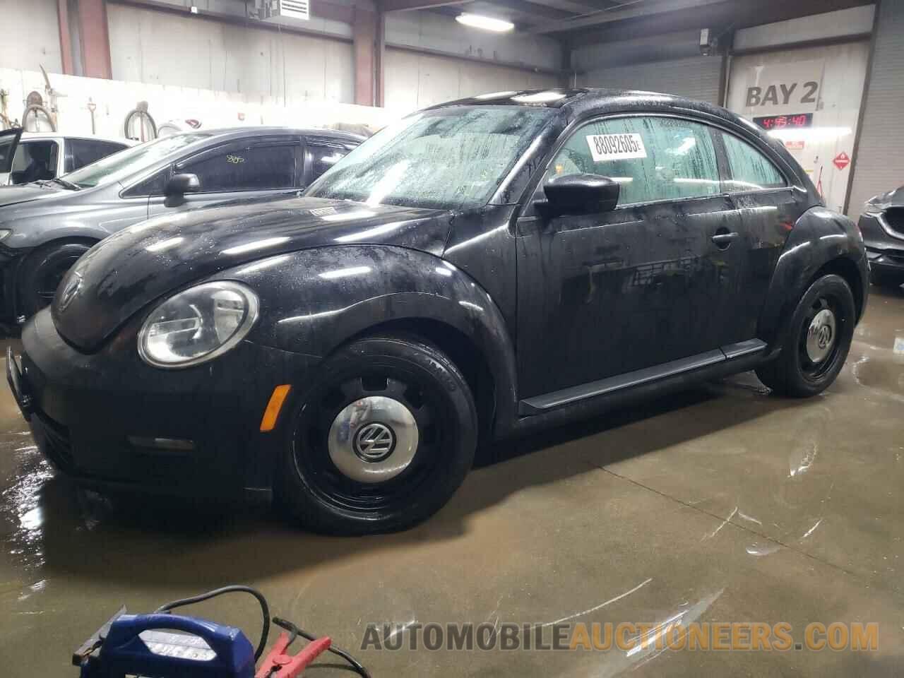 3VWFP7AT1DM670065 VOLKSWAGEN BEETLE 2013