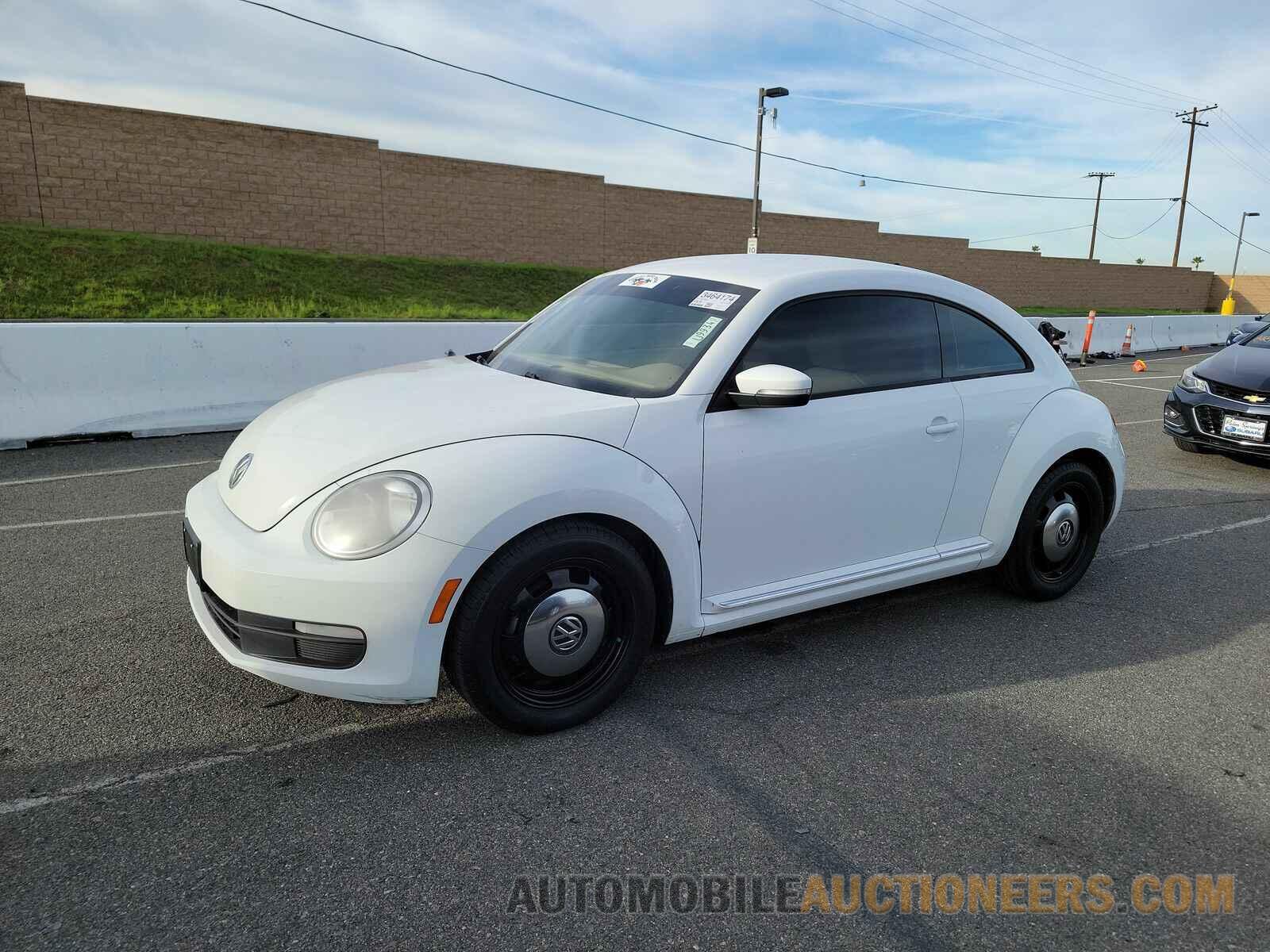 3VWH17AT8FM643958 Volkswagen Beetle 2015