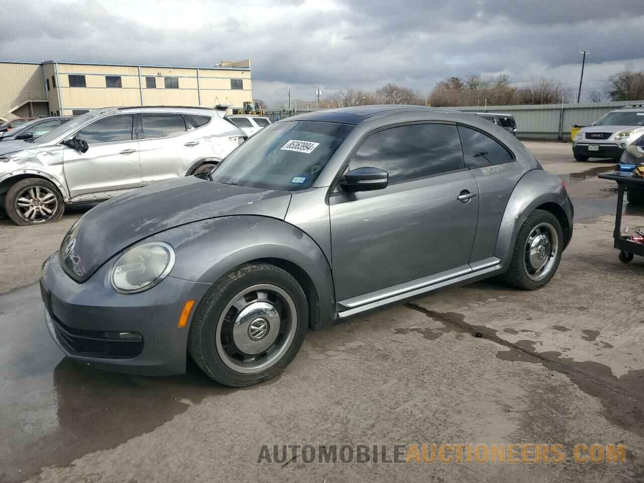 3VWHX7AT3CM658152 VOLKSWAGEN BEETLE 2012