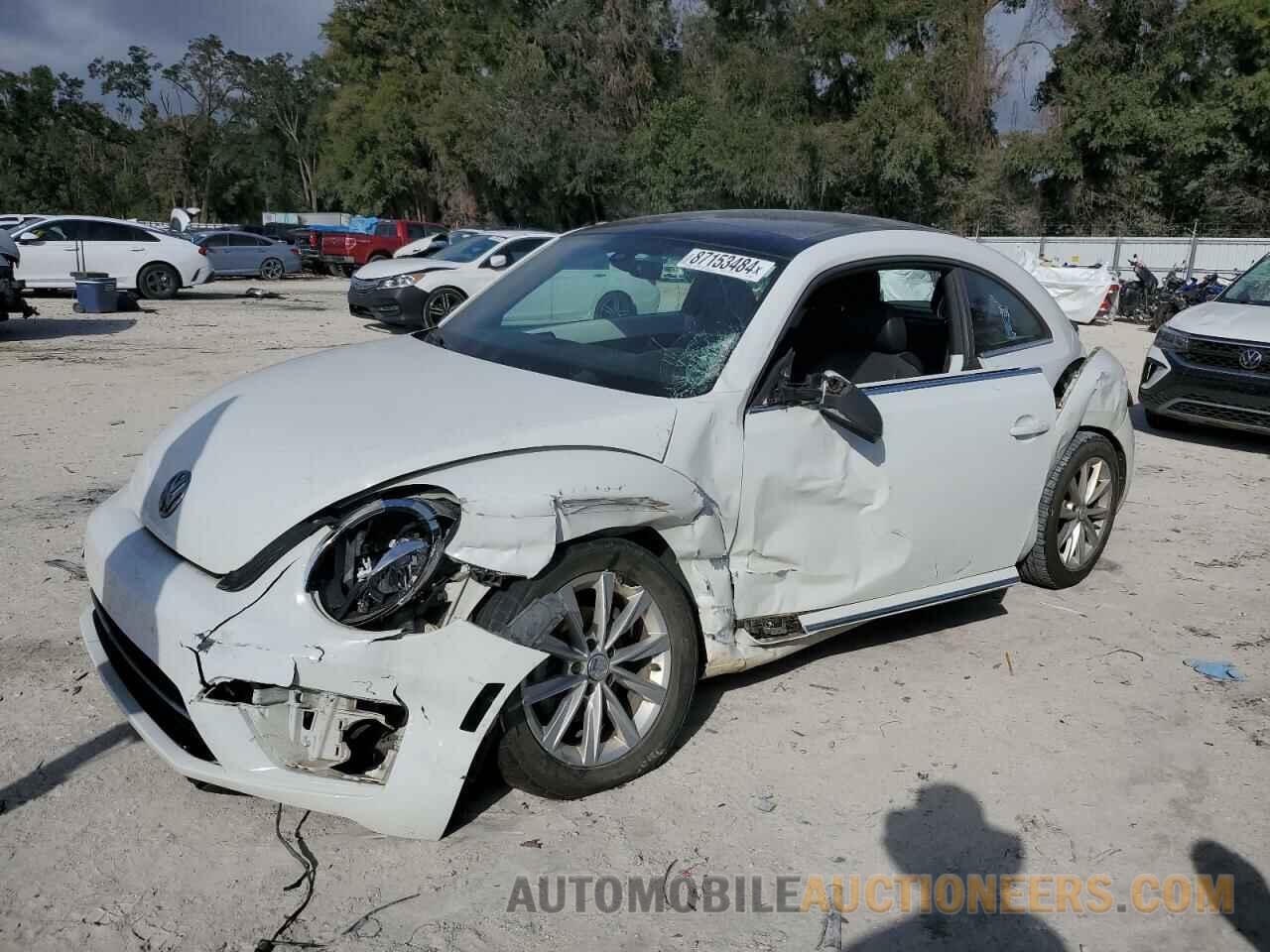 3VWJD7AT0JM709923 VOLKSWAGEN BEETLE 2018