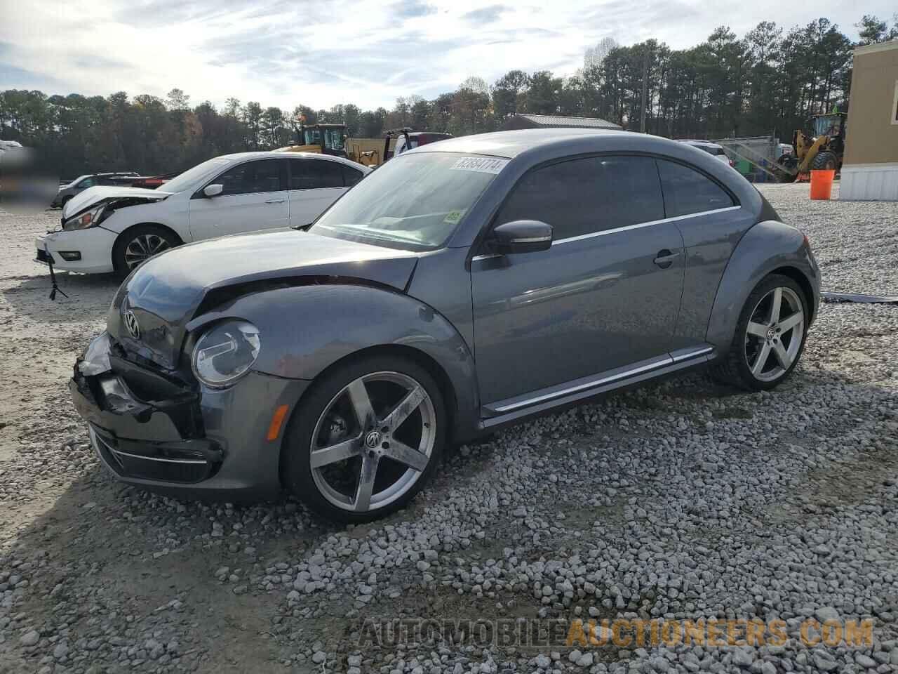 3VWJL7AT3DM682577 VOLKSWAGEN BEETLE 2013