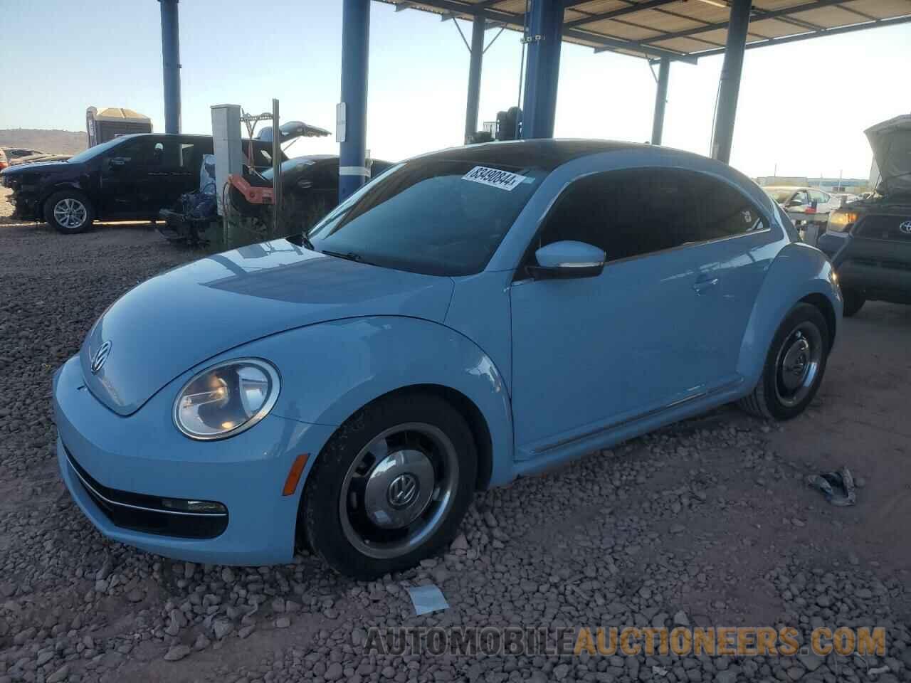 3VWJL7AT5DM617326 VOLKSWAGEN BEETLE 2013