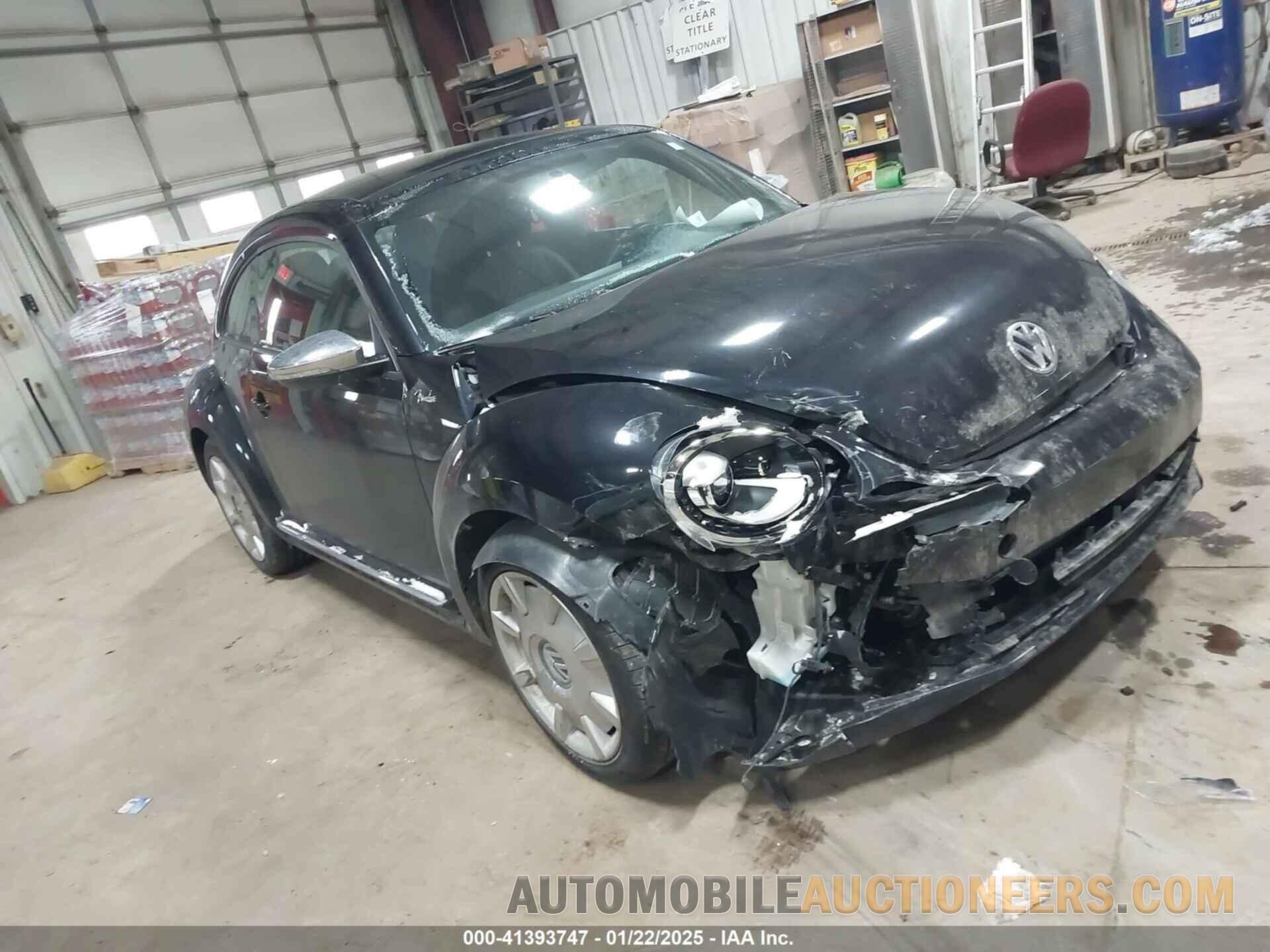 3VWJP7AT5DM676946 VOLKSWAGEN BEETLE 2013