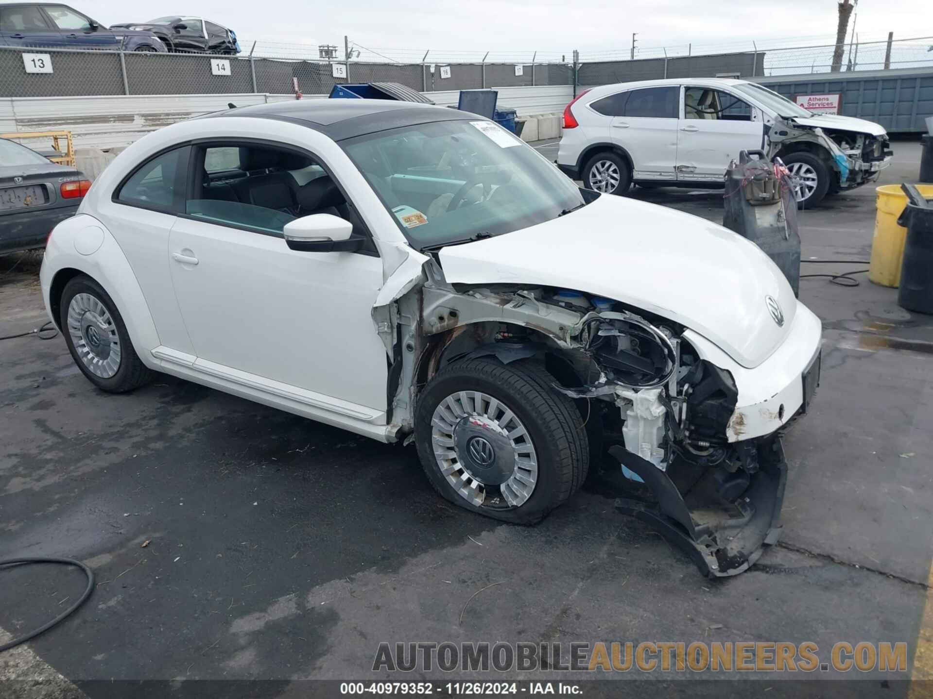 3VWJP7ATXDM660631 VOLKSWAGEN BEETLE 2013