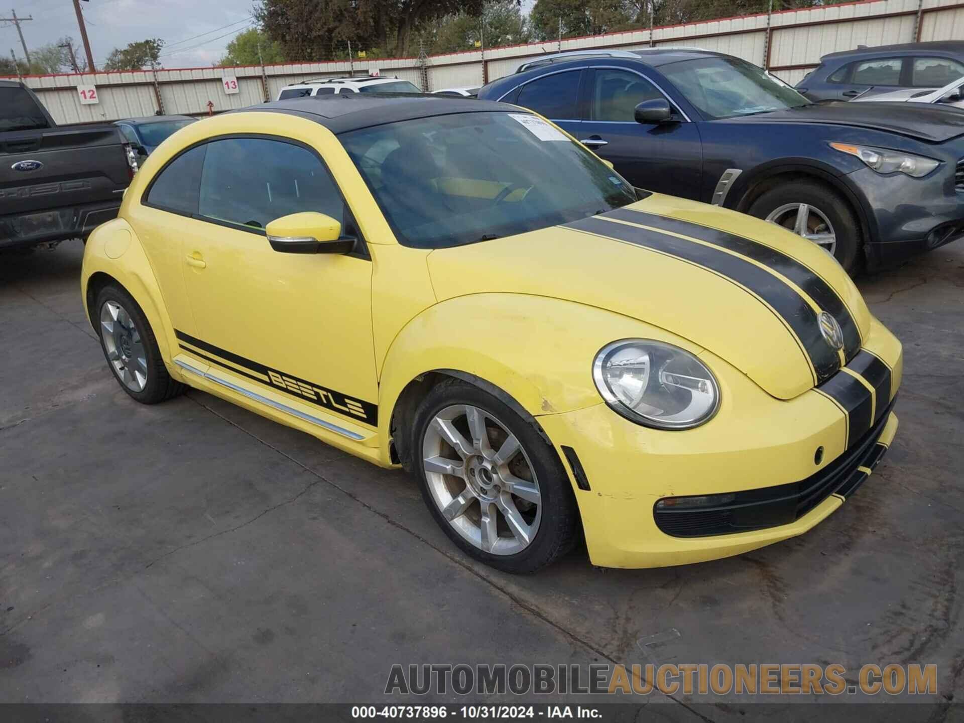 3VWJX7AT0CM657963 VOLKSWAGEN BEETLE 2012