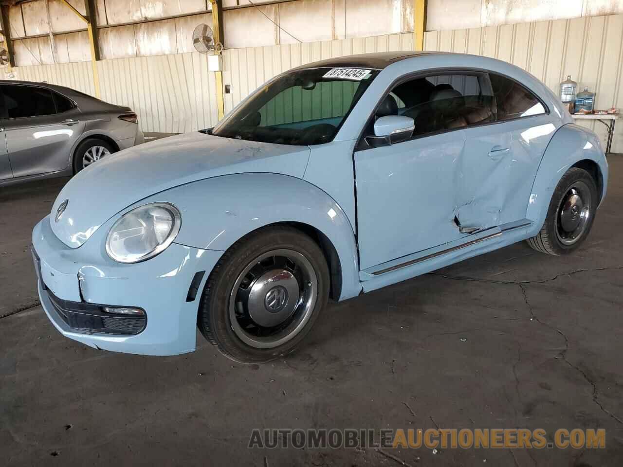 3VWJX7AT5DM609215 VOLKSWAGEN BEETLE 2013