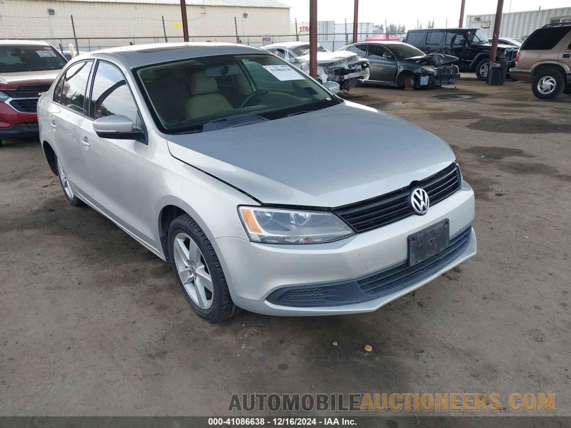 3VWLL7AJ2CM317037 VOLKSWAGEN JETTA 2012