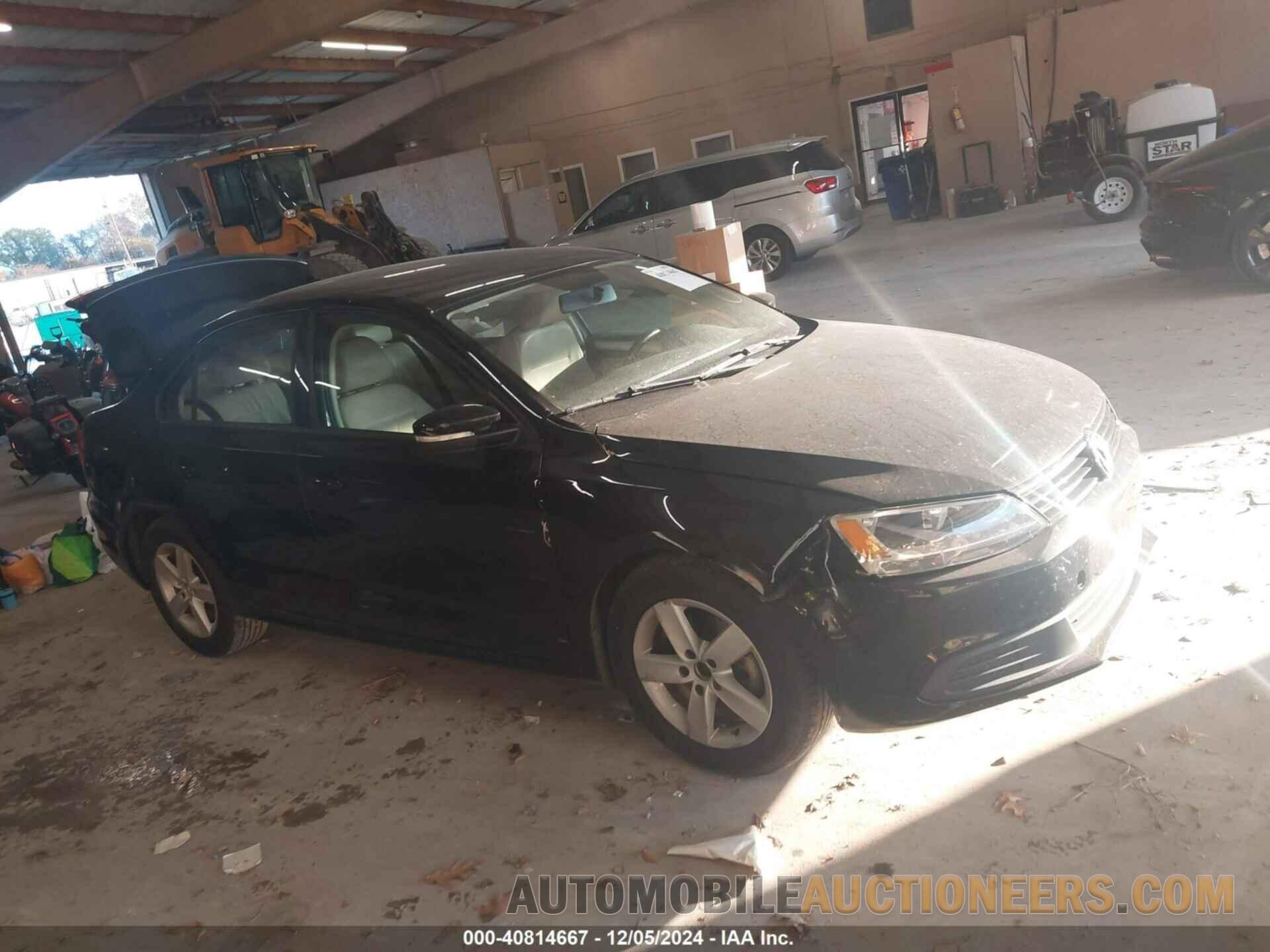 3VWLL7AJ4CM072807 VOLKSWAGEN JETTA 2012