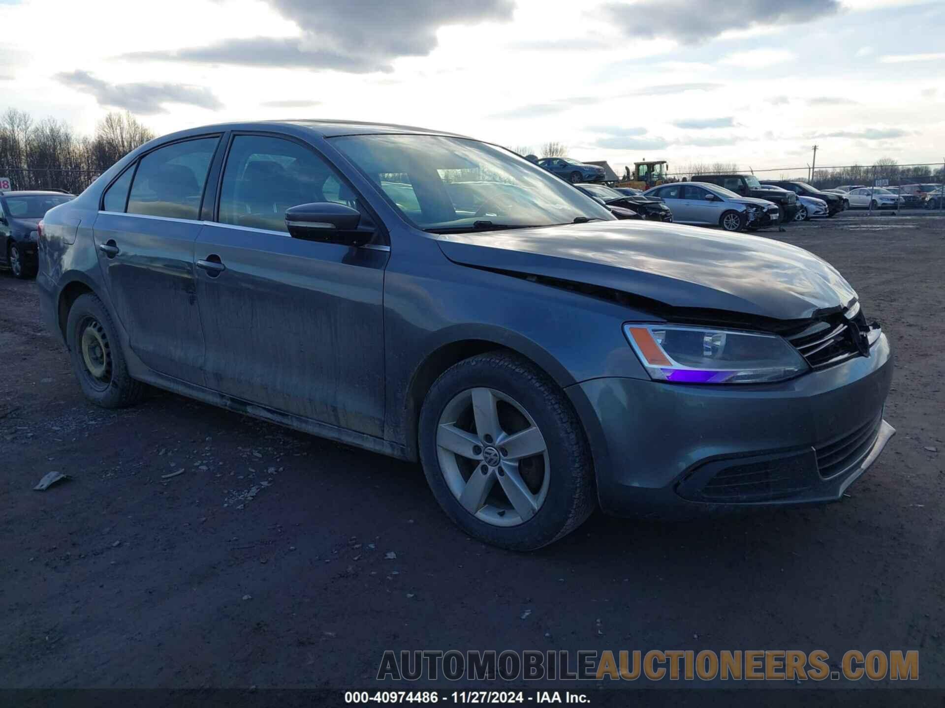 3VWLL7AJ6DM406529 VOLKSWAGEN JETTA 2013