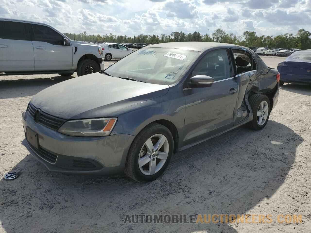 3VWLL7AJ8DM398420 VOLKSWAGEN JETTA 2013