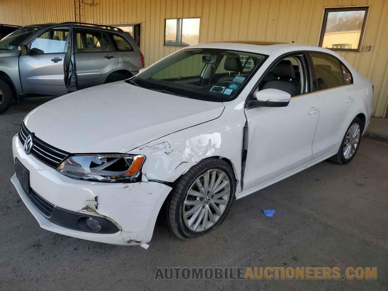 3VWLX7AJ9BM305860 VOLKSWAGEN JETTA 2011