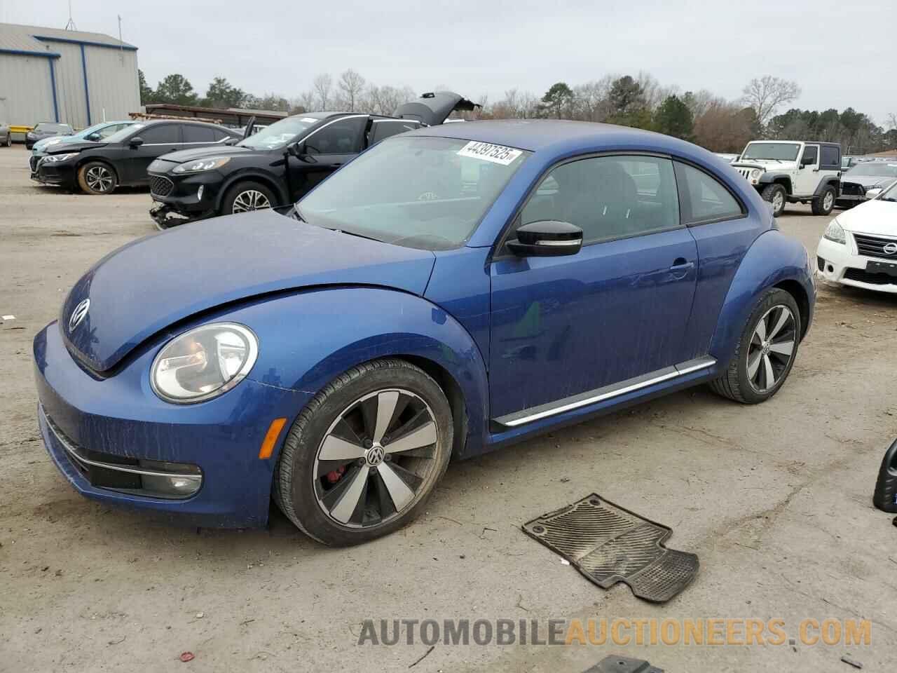 3VWV67AT1CM666305 VOLKSWAGEN BEETLE 2012