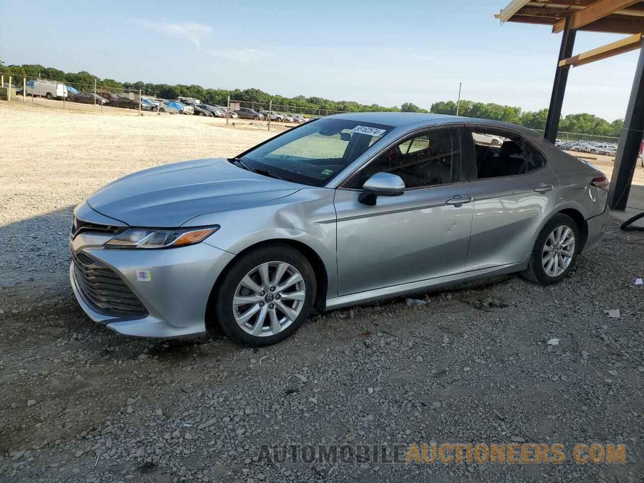 4T1B11HK0JU002306 TOYOTA CAMRY 2018