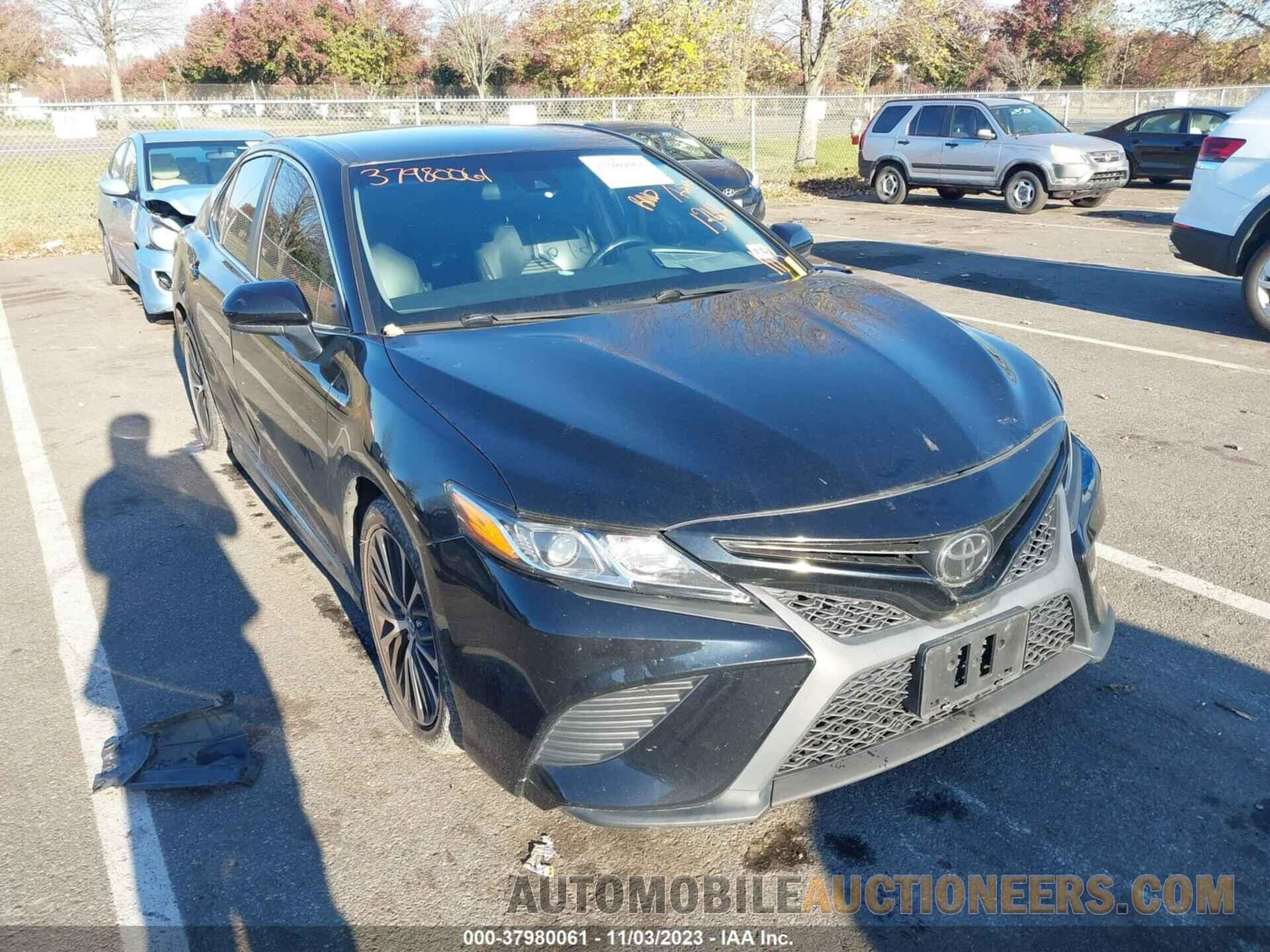 4T1B11HK0JU005061 TOYOTA CAMRY 2018