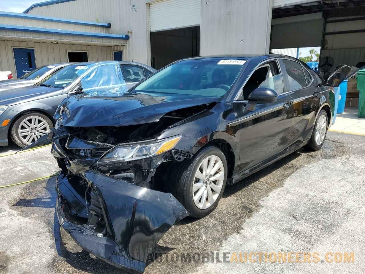 4T1B11HK0JU005240 TOYOTA CAMRY 2018