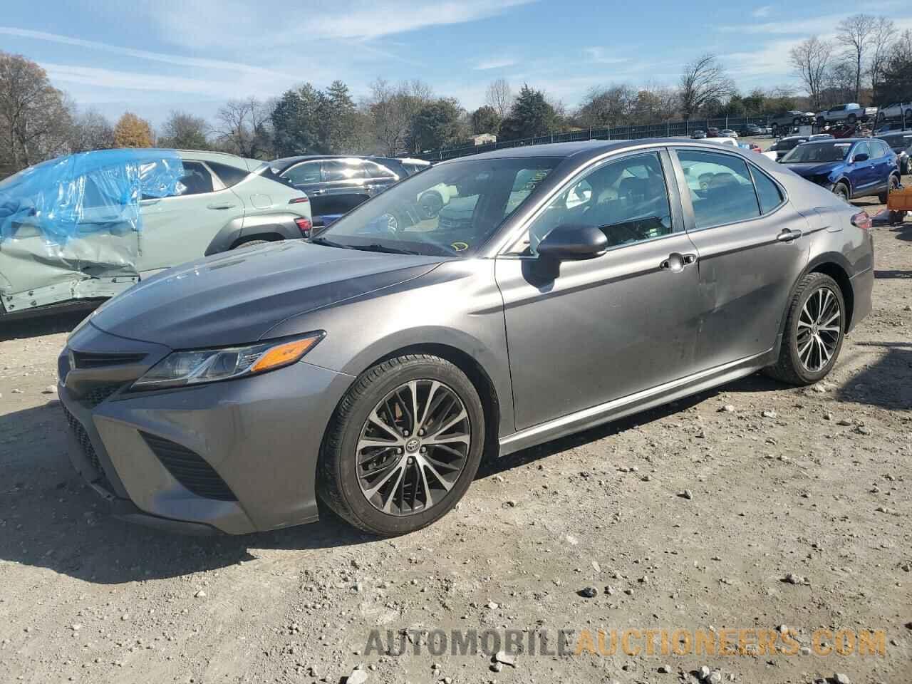 4T1B11HK0JU008574 TOYOTA CAMRY 2018