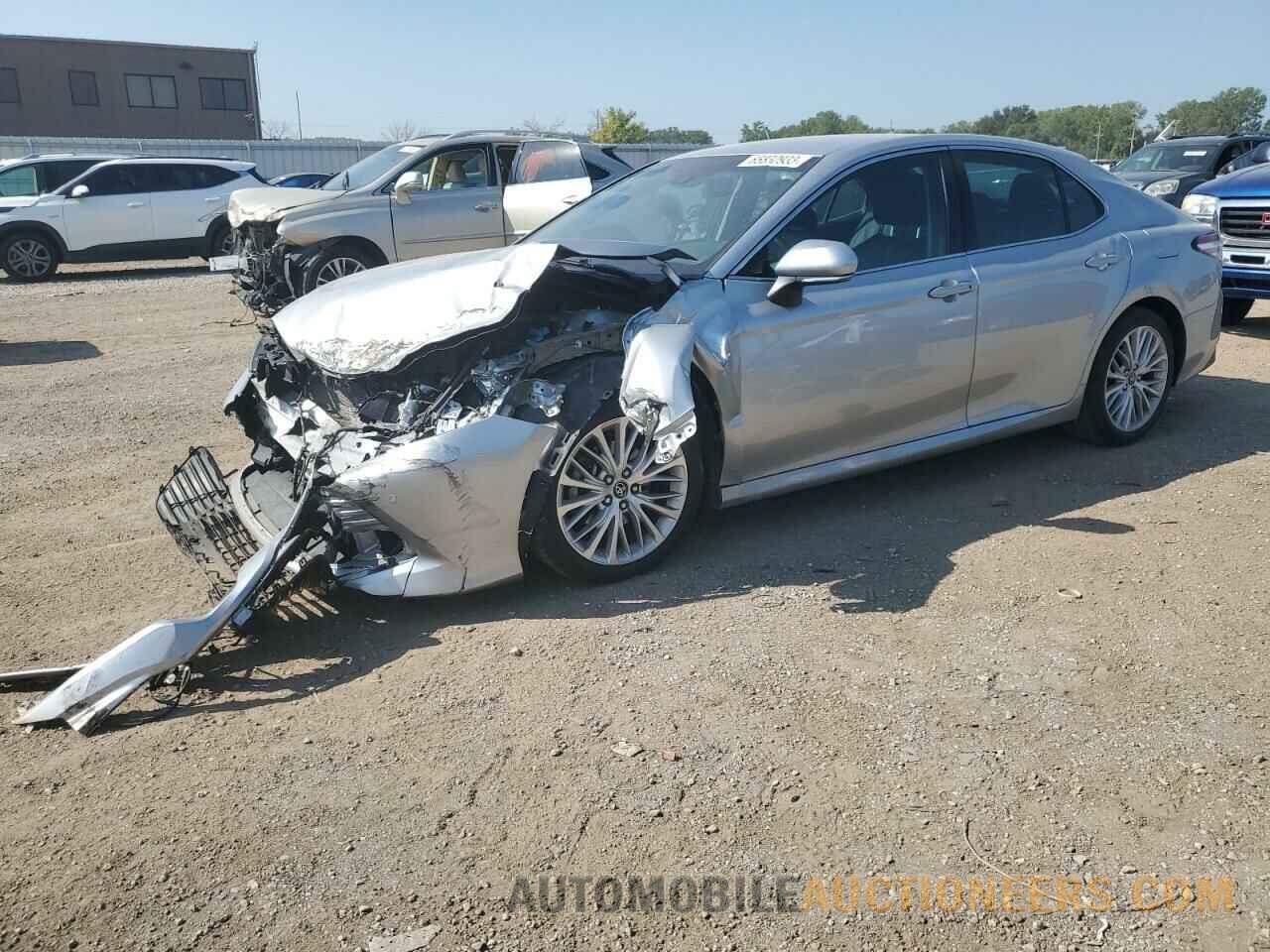 4T1B11HK0JU008980 TOYOTA CAMRY 2018