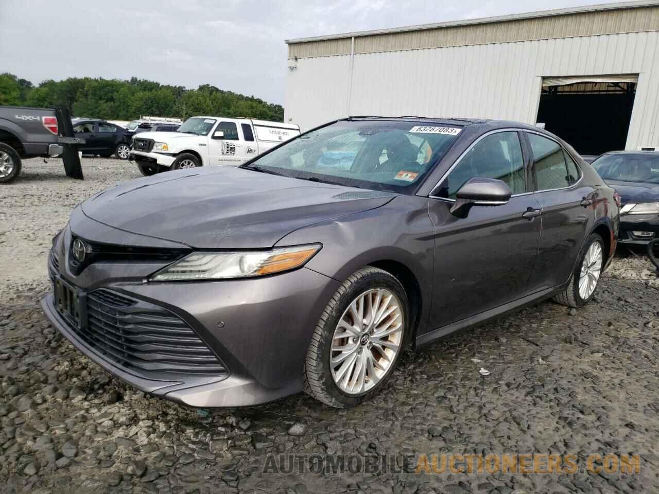 4T1B11HK0JU010924 TOYOTA CAMRY 2018