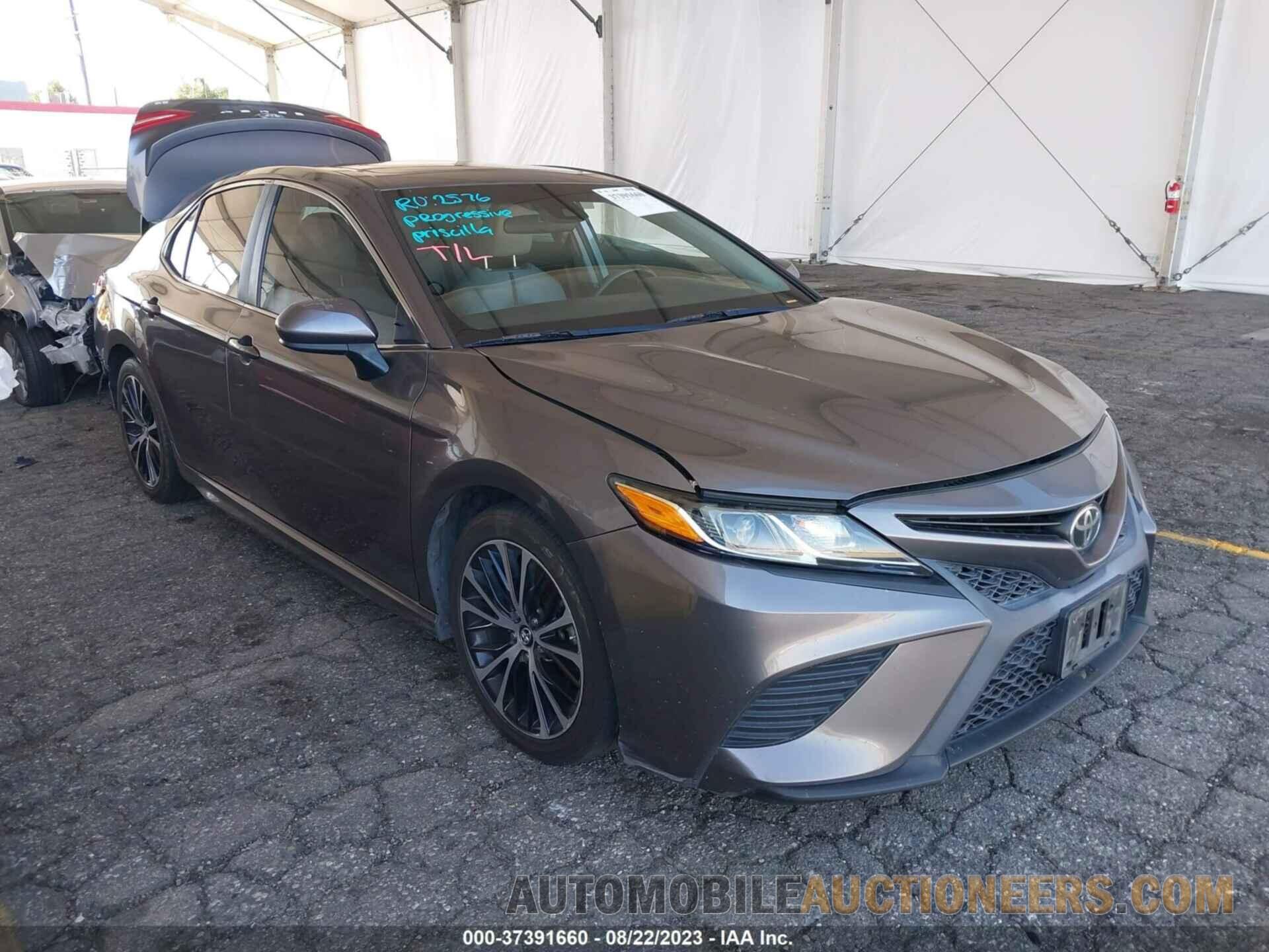 4T1B11HK0JU014004 TOYOTA CAMRY 2018