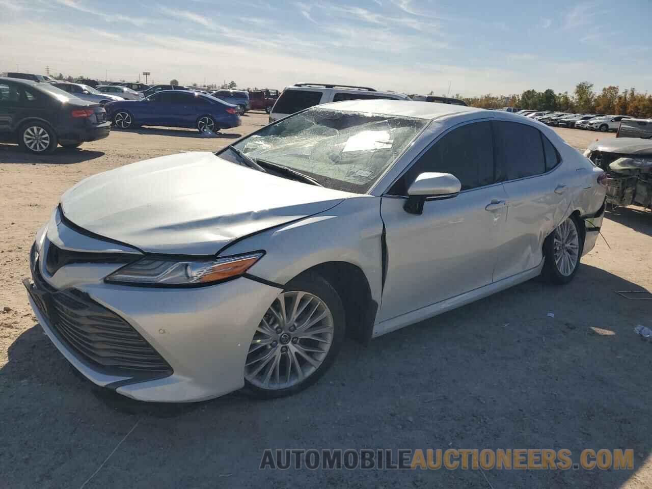 4T1B11HK0JU014990 TOYOTA CAMRY 2018