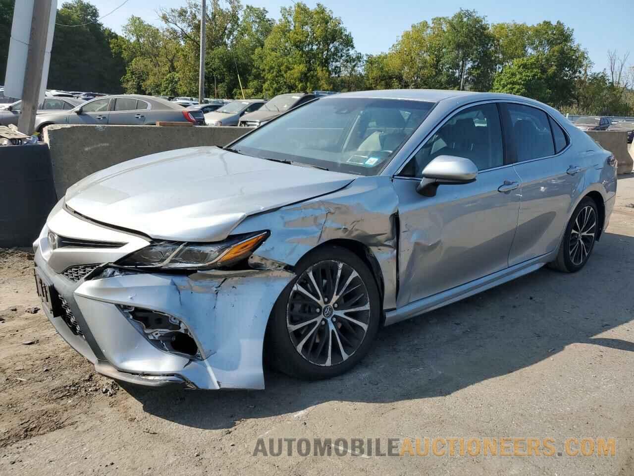 4T1B11HK0JU015427 TOYOTA CAMRY 2018