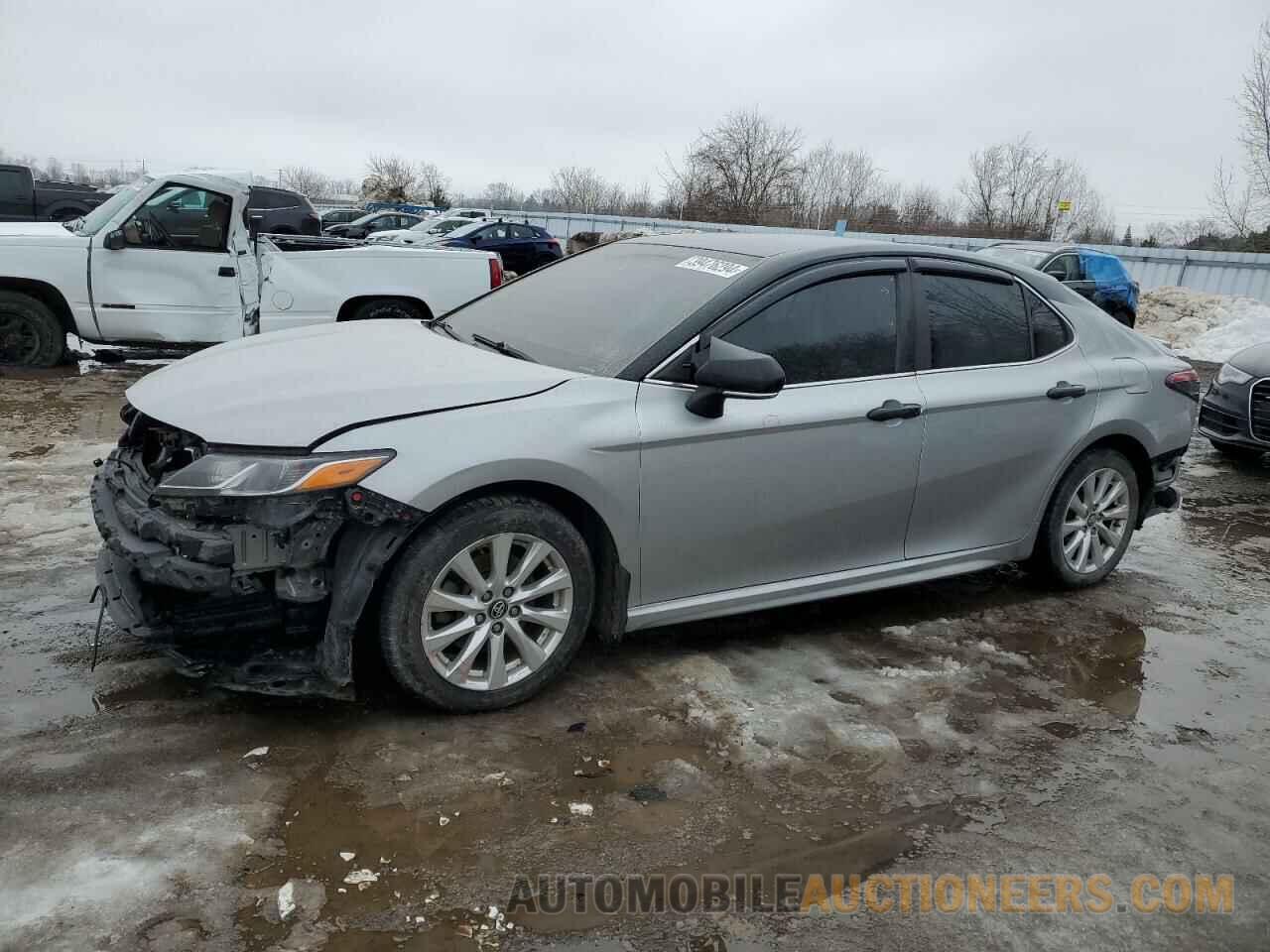 4T1B11HK0JU016402 TOYOTA CAMRY 2018