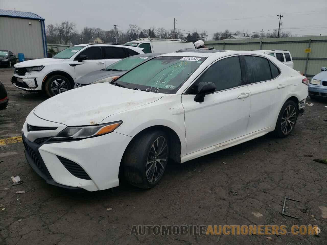 4T1B11HK0JU017842 TOYOTA CAMRY 2018